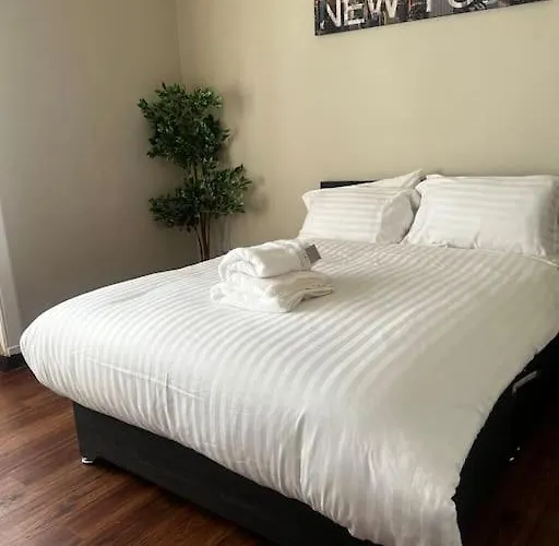 One Bedroom Apartment In Gorgie With New Central Heating System